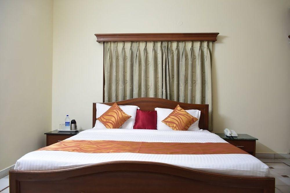 Alpine Glow Residencia - Crest Hotel Hyderabad Exterior foto