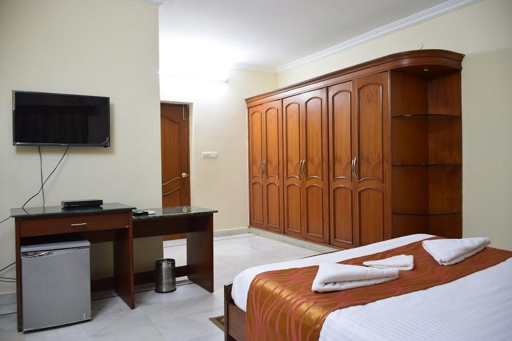 Alpine Glow Residencia - Crest Hotel Hyderabad Exterior foto