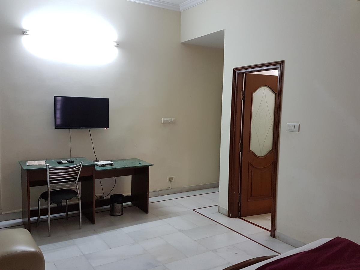 Alpine Glow Residencia - Crest Hotel Hyderabad Exterior foto