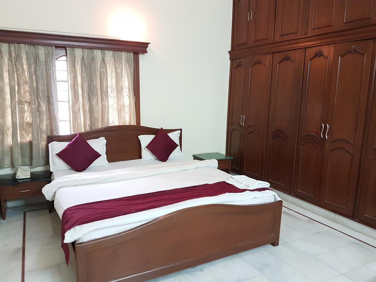 Alpine Glow Residencia - Crest Hotel Hyderabad Exterior foto