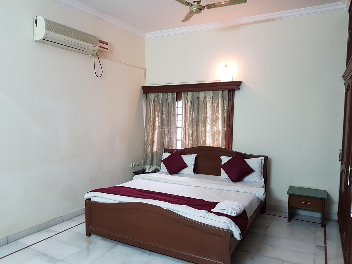Alpine Glow Residencia - Crest Hotel Hyderabad Exterior foto