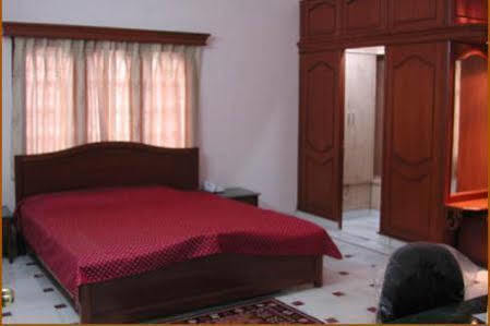 Alpine Glow Residencia - Crest Hotel Hyderabad Exterior foto